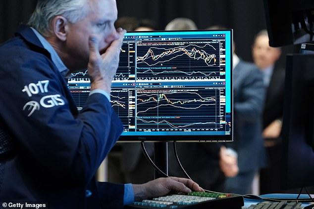 Światowe rynki i amerykańskie obligacje rządowe dotknięte spadkiem produkcji