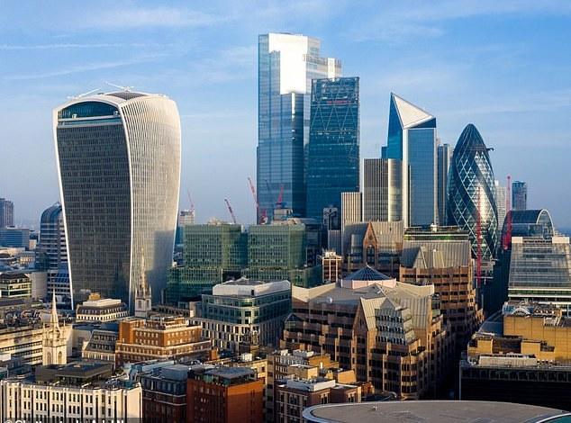 Szefowie największych brytyjskich firm widzą, jak średnia płaca wzrasta do 3,41 miliona funtów