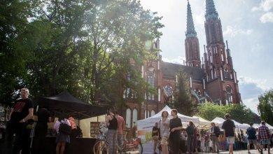 Jarmark Floriański 2023 w Warszawie.  Na Pragę-Północ przybywali rzemieślnicy, artyści i lokalni sprzedawcy