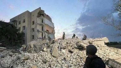 Rosyjskie rakiety uderzyły w apartamentowiec na Ukrainie