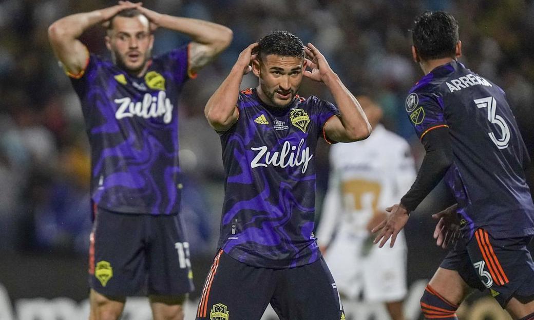 Sygnalizatorzy grają z królami powrotów Pumami we własnym meczu w finale Ligi Mistrzów Concacaf