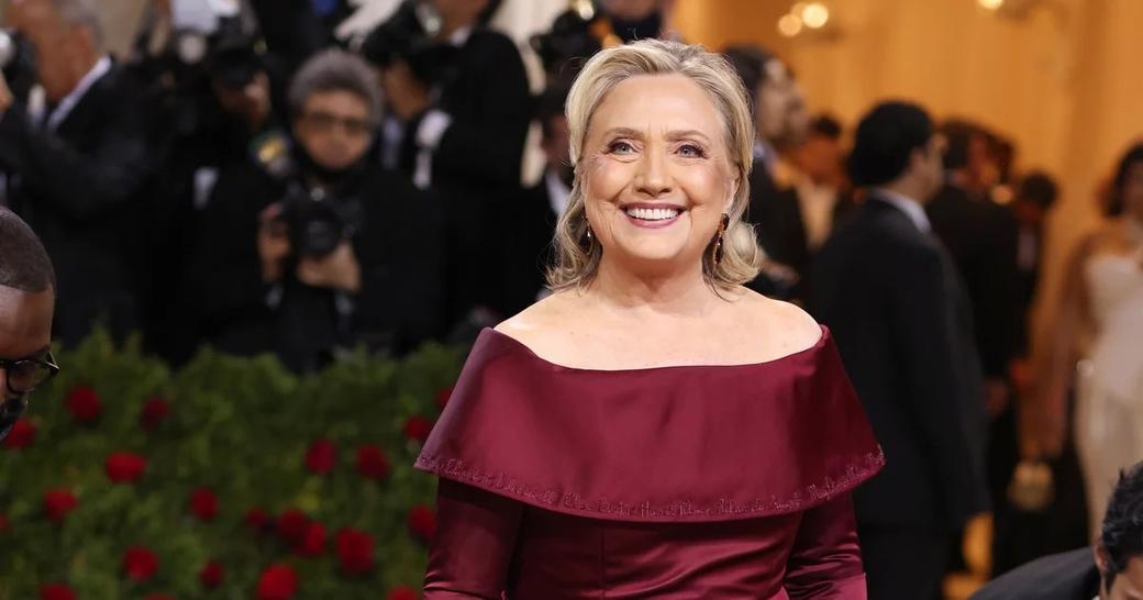 Hillary Clinton bierze udział w gali Met po raz pierwszy od ponad 20 lat