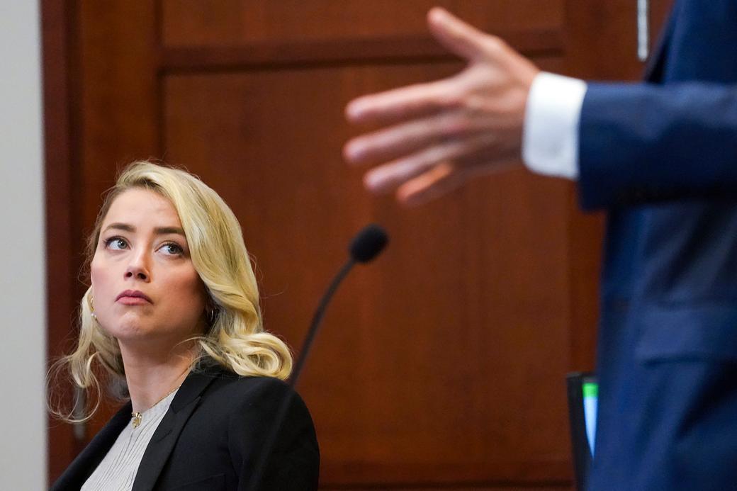 „Wielokrotnie walił ją w twarz”: siostra Amber Heard wspomina, jak chroniła ją przed Johnnym Deppem