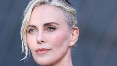 Charlize Theron wygląda majestatycznie w eleganckiej białej minisukience na wydarzeniu przedolimpijskim