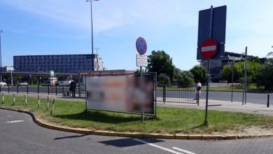 Nielegalne reklamy na ulicach Warszawy.  Drogowcy ukarali swoich właścicieli – Aktualności