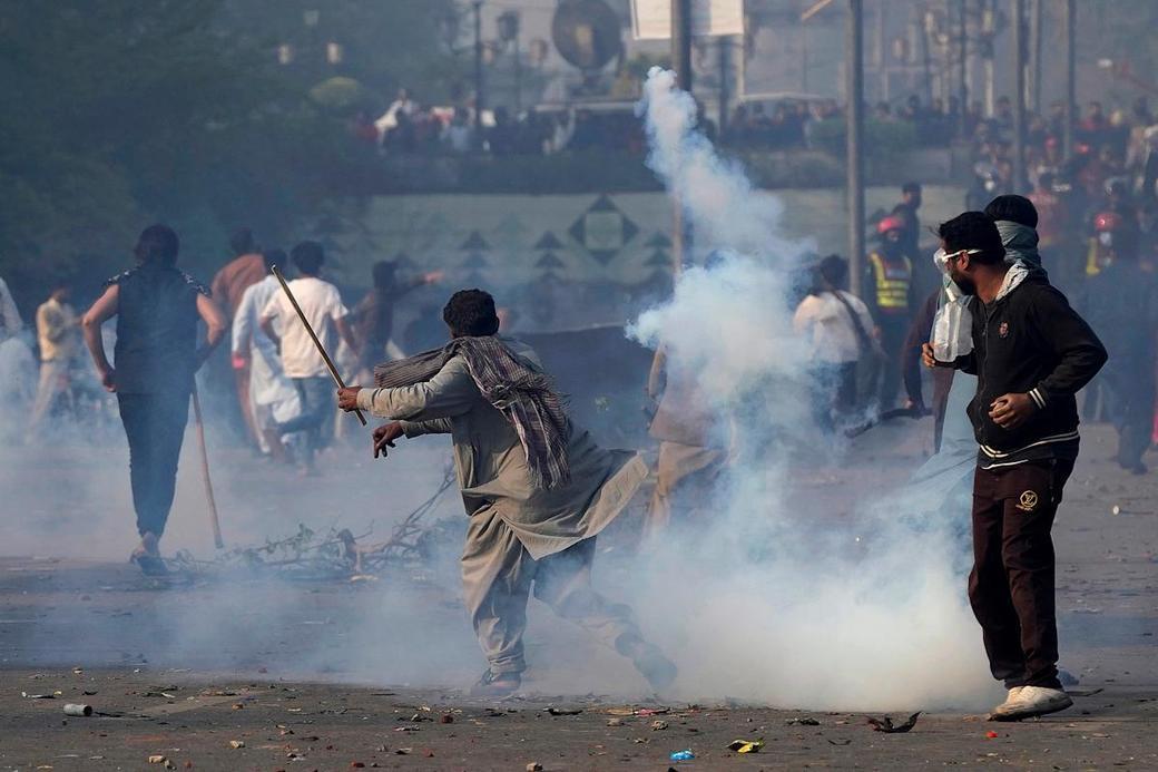 Kolejne starcia w Pakistanie, gdy policja próbuje aresztować Imrana Khana