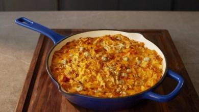 Znany szef kuchni Andrew Zimmern dzieli się przepisami na imprezy Super Bowl