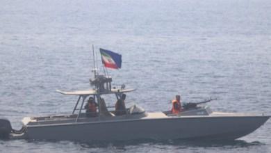 Rozbłysk amerykańskiego okrętu wojennego w celu odparcia irańskiej łodzi wojskowej w "niebezpieczny" spotkanie pośród rosnącego napięcia nuklearnego