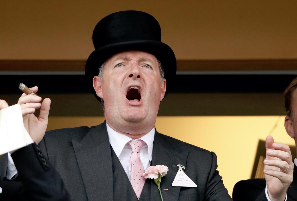 Piers Morgan i jego królewski fetyszowy gość nie mogą uwierzyć, że „Brazen Hussy” Meghan Markle odważyła się uśmiechnąć „przez okno samochodu”